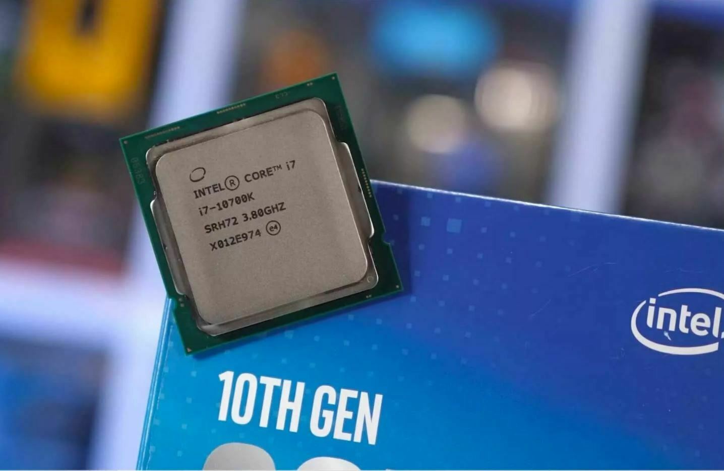 Intel Core i7-10700 o Core i9-10900